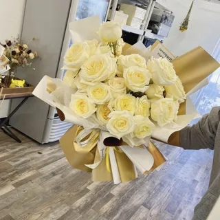Red And White Roses Bouquet