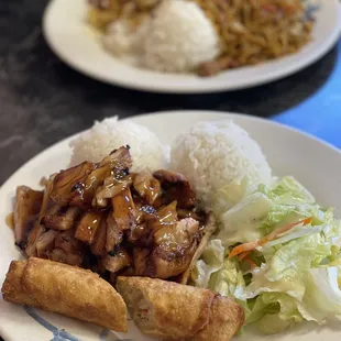 Combo plate, chicken and egg roll