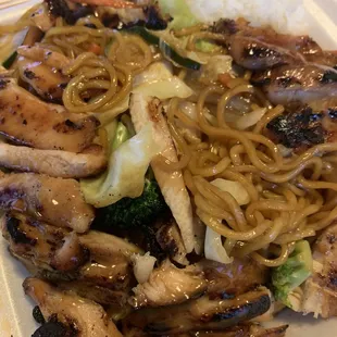 Lunch special - chicken yakisoba