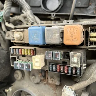 2002 Infiniti QX4 Fuse Box