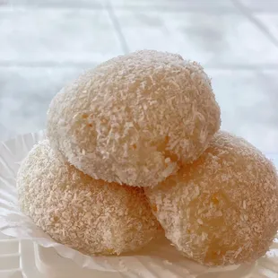 Peanut &amp; Sugar Mochi (with shredded coconut dusting)
