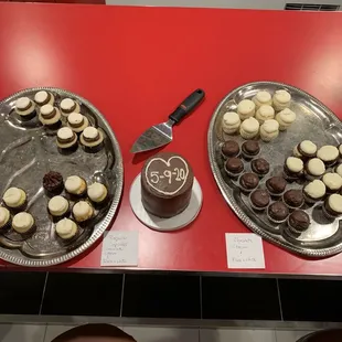 Black n white, lemon divine, and chocolate on chocolate cupcakes.
