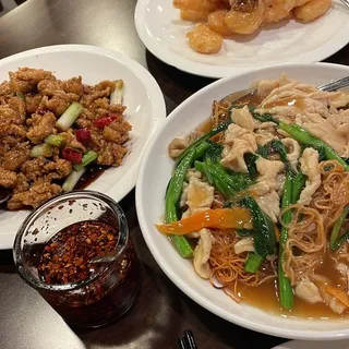 1503. Chicken Pan-Fried Noodle