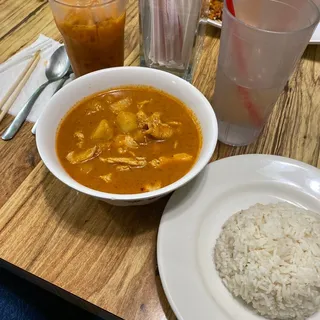 Gang Kuaw Pineapple Curry