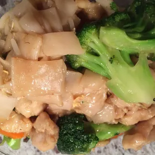 Chow fun with chicken wet style