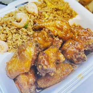 8 hot braised wings with Shrimp fried rice