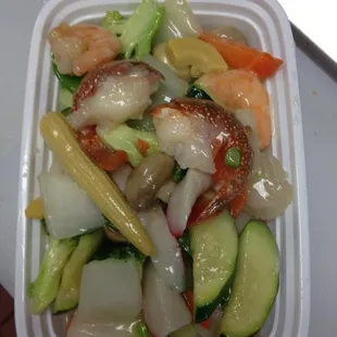 Seafood Delight - come with lobster, shrimp, scallop, crabmeat, n mix vegetable :) love it