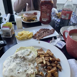 Biggie Biscuits with Sausage Gravy