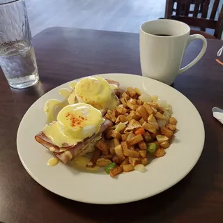 Biscuit Benedict with Ham