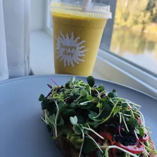 Avocado Toast, Sunny Side smoothie