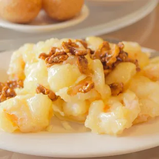 Shrimp with Walnuts