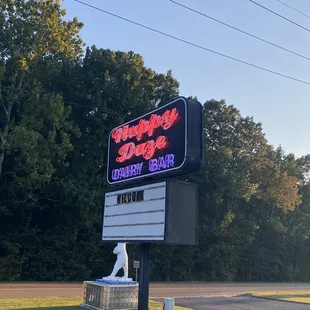 the sign for the restaurant