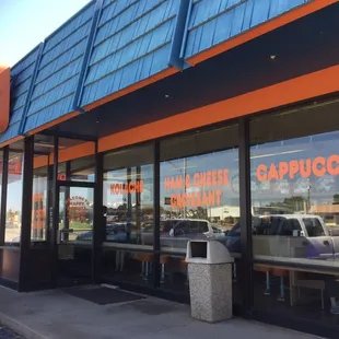 Happy Donuts storefront