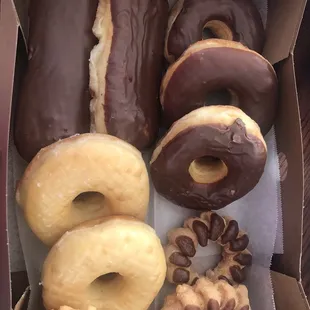 Got everything I ordered, the chocolate French crullers were pathetic