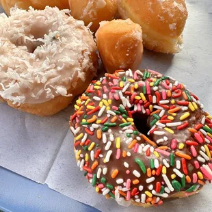 Sprinkle donut, glazed, coconut, crueler, donut holes