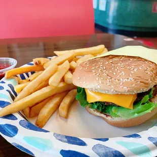 Cheeseburger with fries
