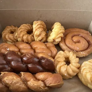 French Cruller/Donut Twist Donut/Cinnamon Roll Donut