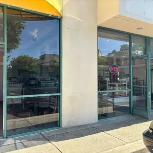 Looks like they are back in operation after being closed for a while.
