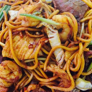 Large House Special Lo Mein (has chicken, beef, and shrimp) - $8.95