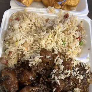 Garlic chicken combination (no chow mein) all fried rice. Cheese wontons.