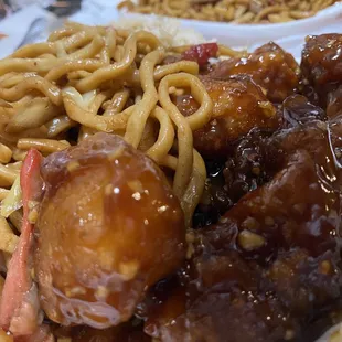 Beef Chow Mein with General Tsos Chicken