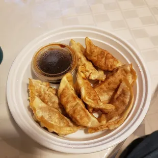 Fried dumplings (pot stickers)