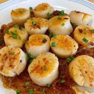Steamed Sear Scallops Over Rice Noodles