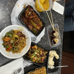 Hot and sour soup Wonton Soup Pork Szechuan Happy Family Shrimp Lo Mein 103. Meat Dumplings