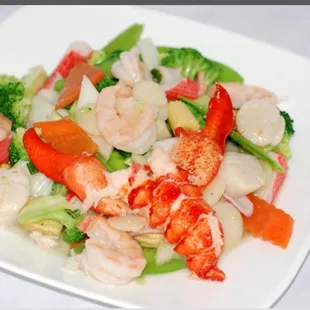 shrimp, broccoli, and carrots