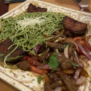 Tallarin Verde con Lomo saltado