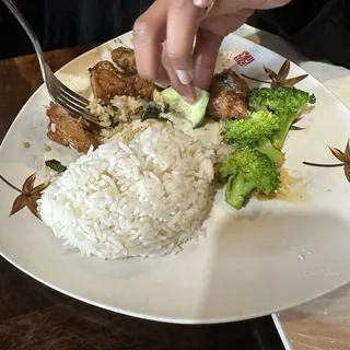 Broccoli Beef Lunch Plate