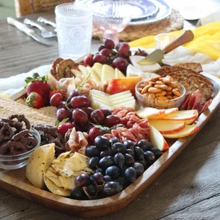 Medium Charcuterie