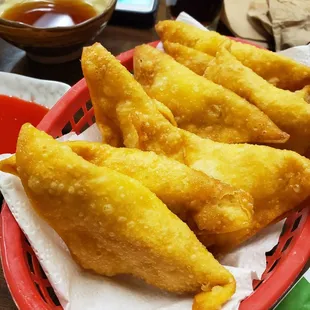 Cream cheese wontons