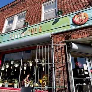 outside, pizza