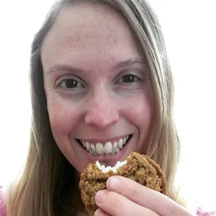 Oh my gosh! This gluten-free oatmeal cream pie cookie is beyond perfection!