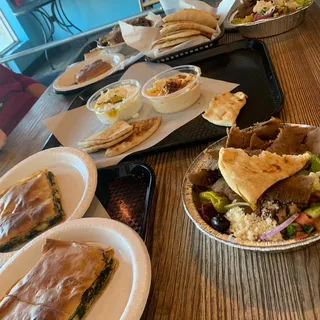 Tzaiki dip with pita