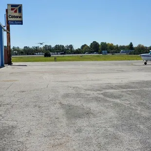 March 2021: Planes land &amp; take off as you dine