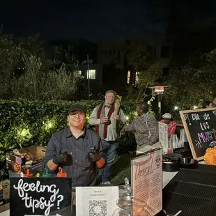 Event the Bartenders enjoy the night always with a smile!