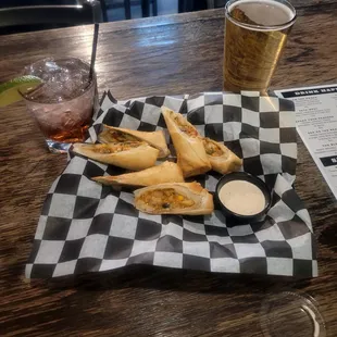 Here are the appetizer Southern eggrolls with the two drinks for valentine&apos;s
