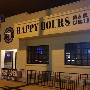 The perfect atmosphere to relax and have a good time. The customer service is fantastic! 3 thumbs up.