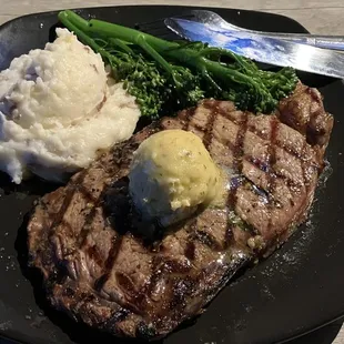 Special of the day: steak, mashed potatoes, broccoli, garlic butter