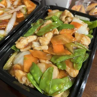 Chicken with snow peas (large)