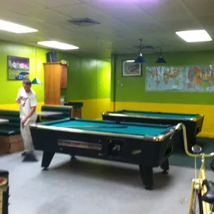 Billiards and pizza why yes!!!!  Only thing missing is beer lol.