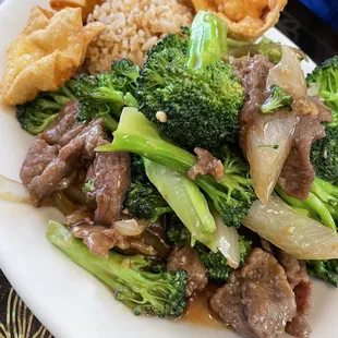 Lunch version broccoli beef