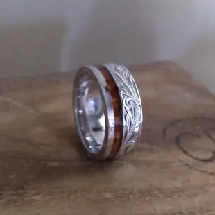 White gold with Koa wood. 7.5 size men&apos;s ring. Absolutely perfect