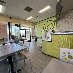 the inside of a restaurant with tables and chairs