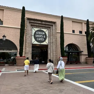 Entrance from outside and downstairs to HL