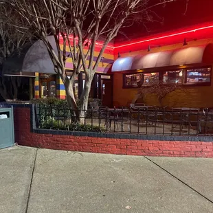 the outside of a restaurant