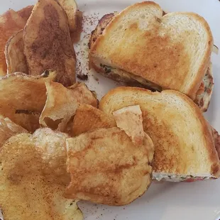 Sandwich and kettle chips