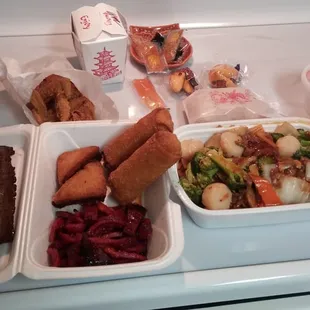 Pu pu platter, beef &amp; scallops, wonton soup - delivered.